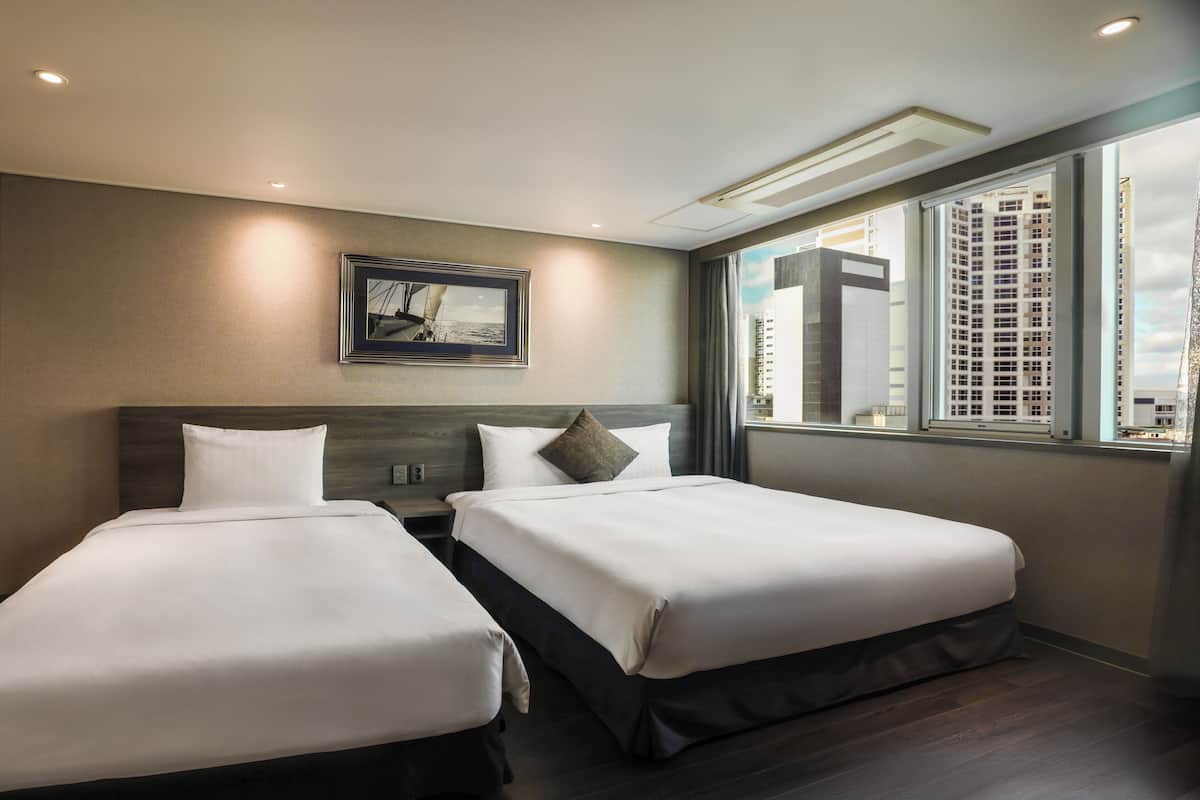 Deluxe Twin, City View (1 Double + 1 Single) | Literie de qualité, minibar, coffre-fort, rideaux d’obscurcissement