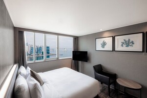 Ropa de cama de alta calidad y minibar 