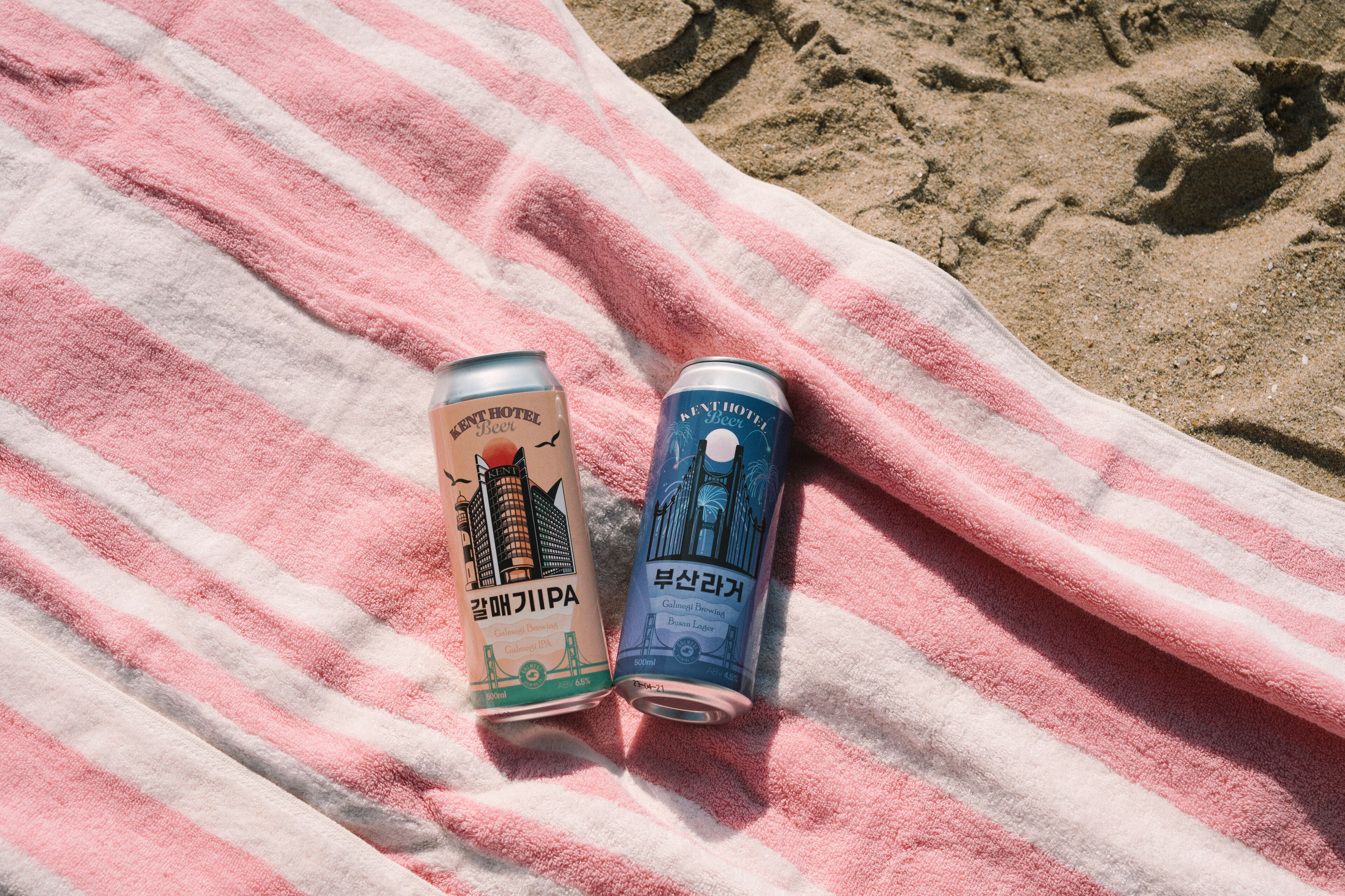 breakfast, lunch, dinner served; sea views