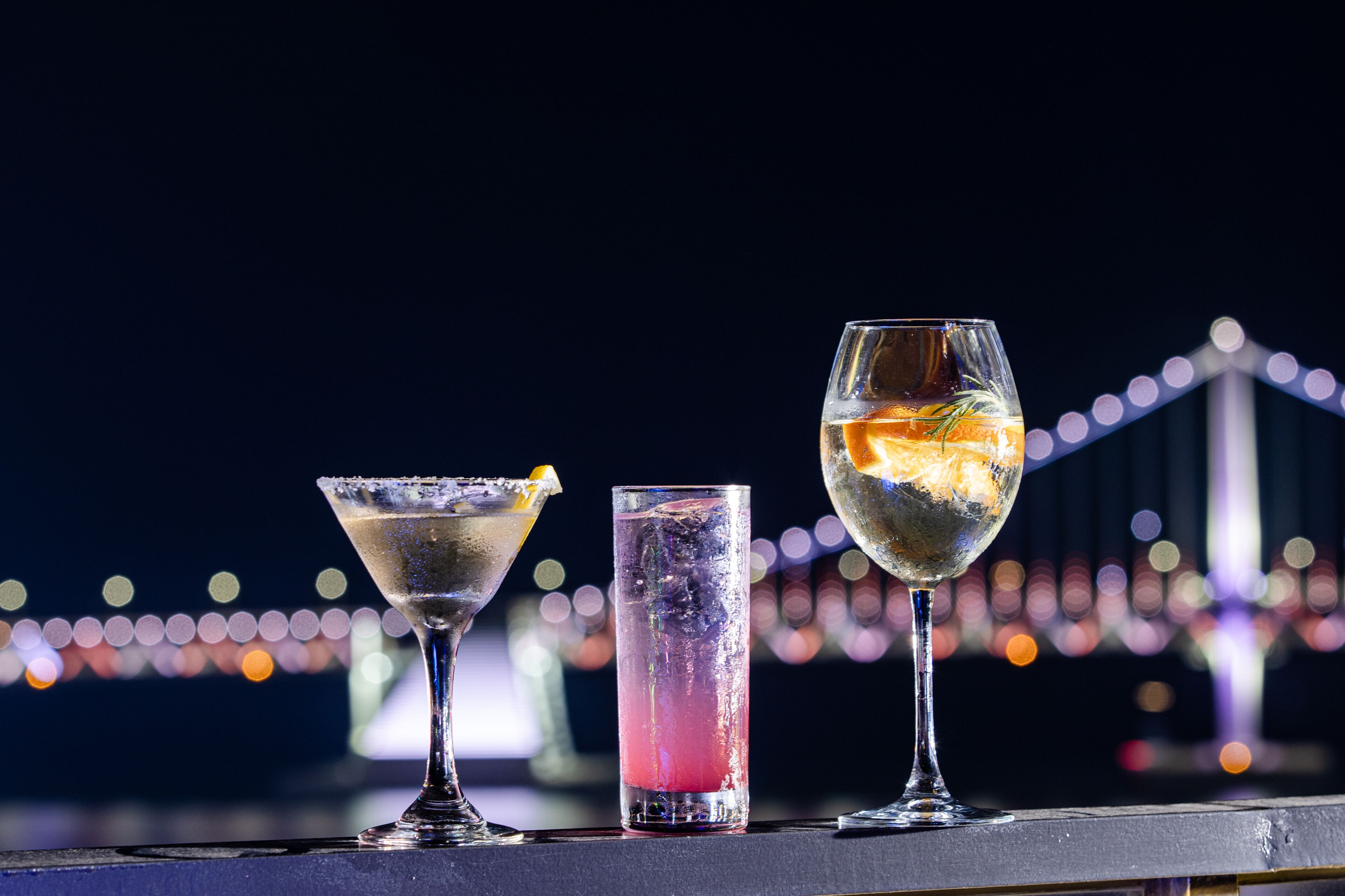 Se sirven desayunos, comidas y cenas con vista al mar 