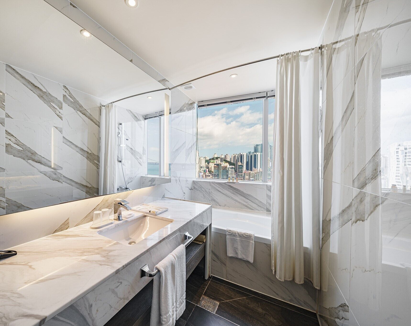deluxe double ocean view | bathroom | free toiletries, hair dryer, bathrobes, slippers