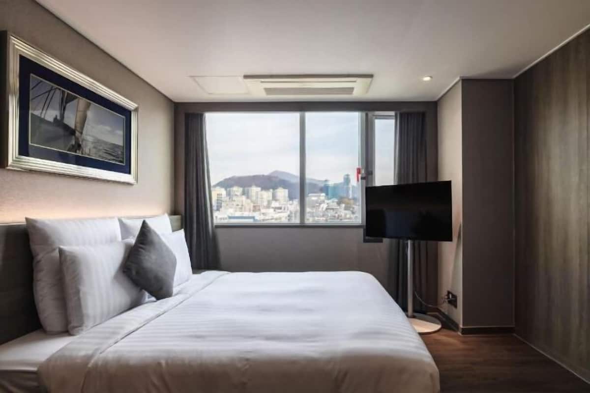 Premium bedding, minibar, in-room safe, individually furnished
