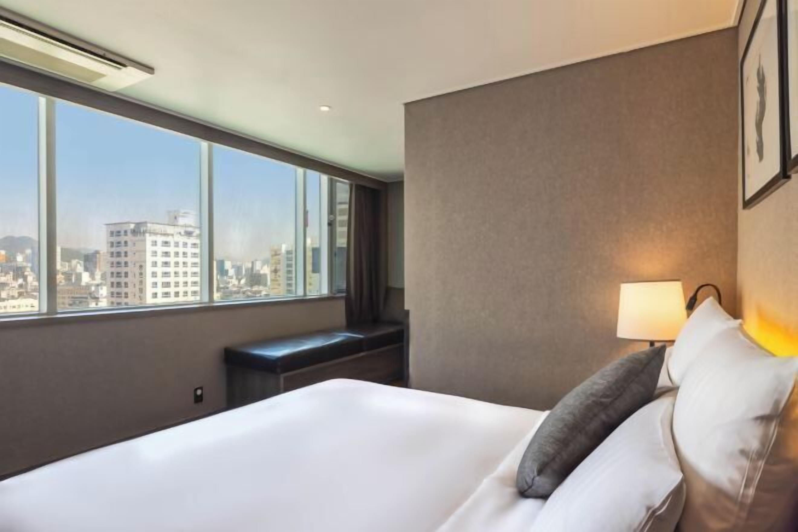Premium bedding, minibar, in-room safe, individually furnished
