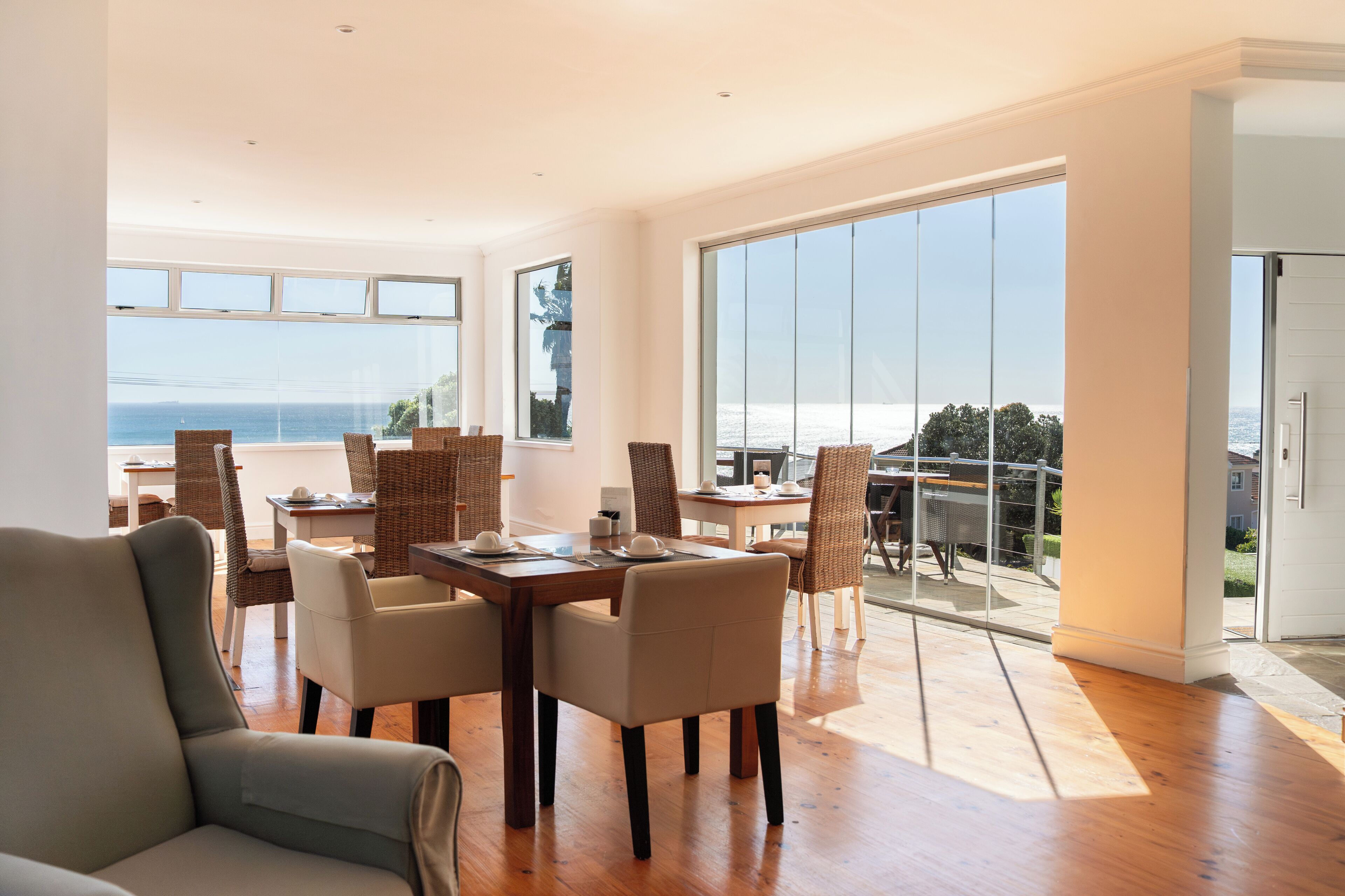 Free daily English breakfast