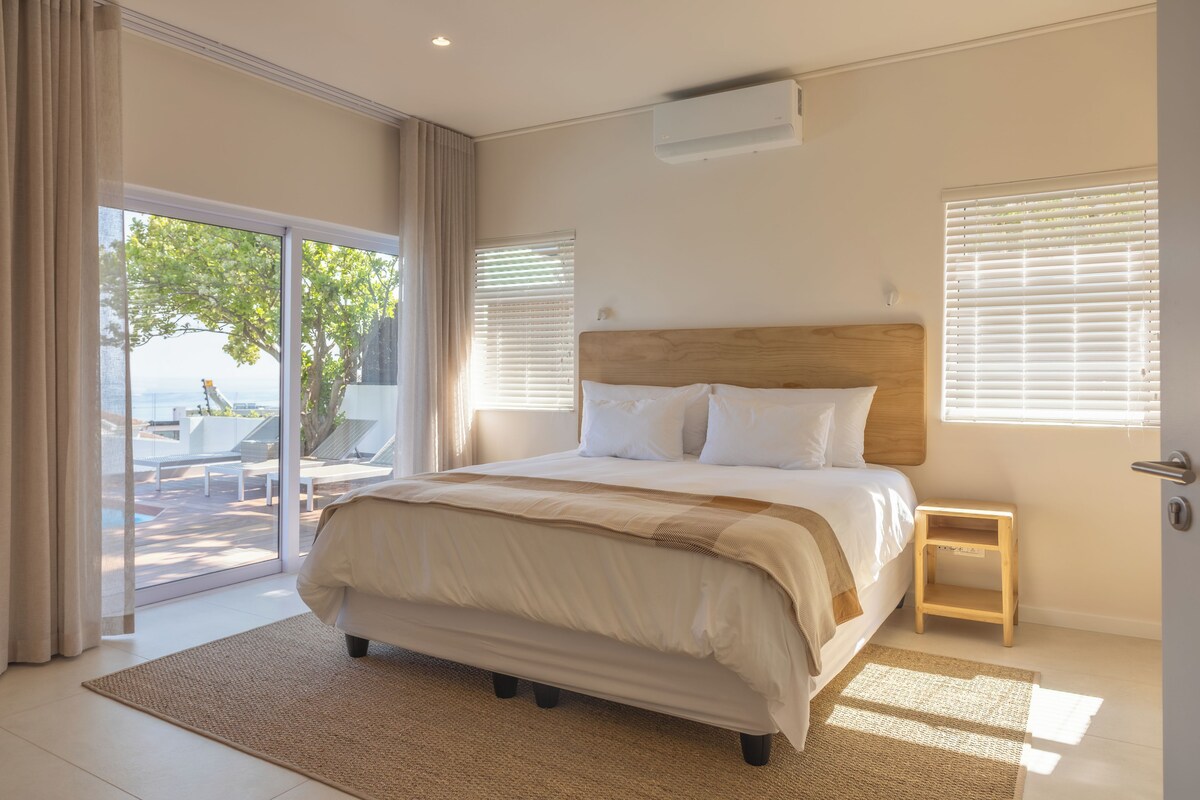 Pool level / Sea View Room (3) | In-room safe, blackout drapes, iron/ironing board (on request)