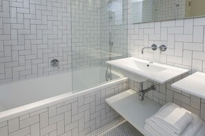 Free toiletries, hair dryer, towels - Florentin House - By HOMY (Tel Aviv)