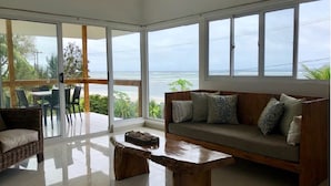 Living area - Castaway Lodge (Mahé Island)