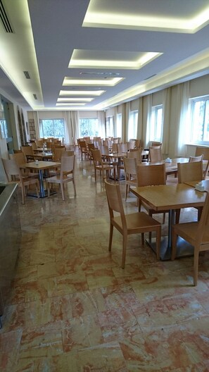 Tägliches inbegriffenes Frühstücksbuffet