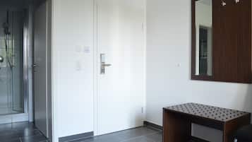 Deluxe-Zweibettzimmer, 2 Einzelbetten | Zimmersafe, individuell eingerichtet, Schreibtisch