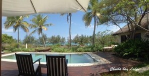 2 outdoor pools, pool umbrellas