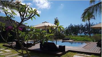 2 outdoor pools, pool umbrellas