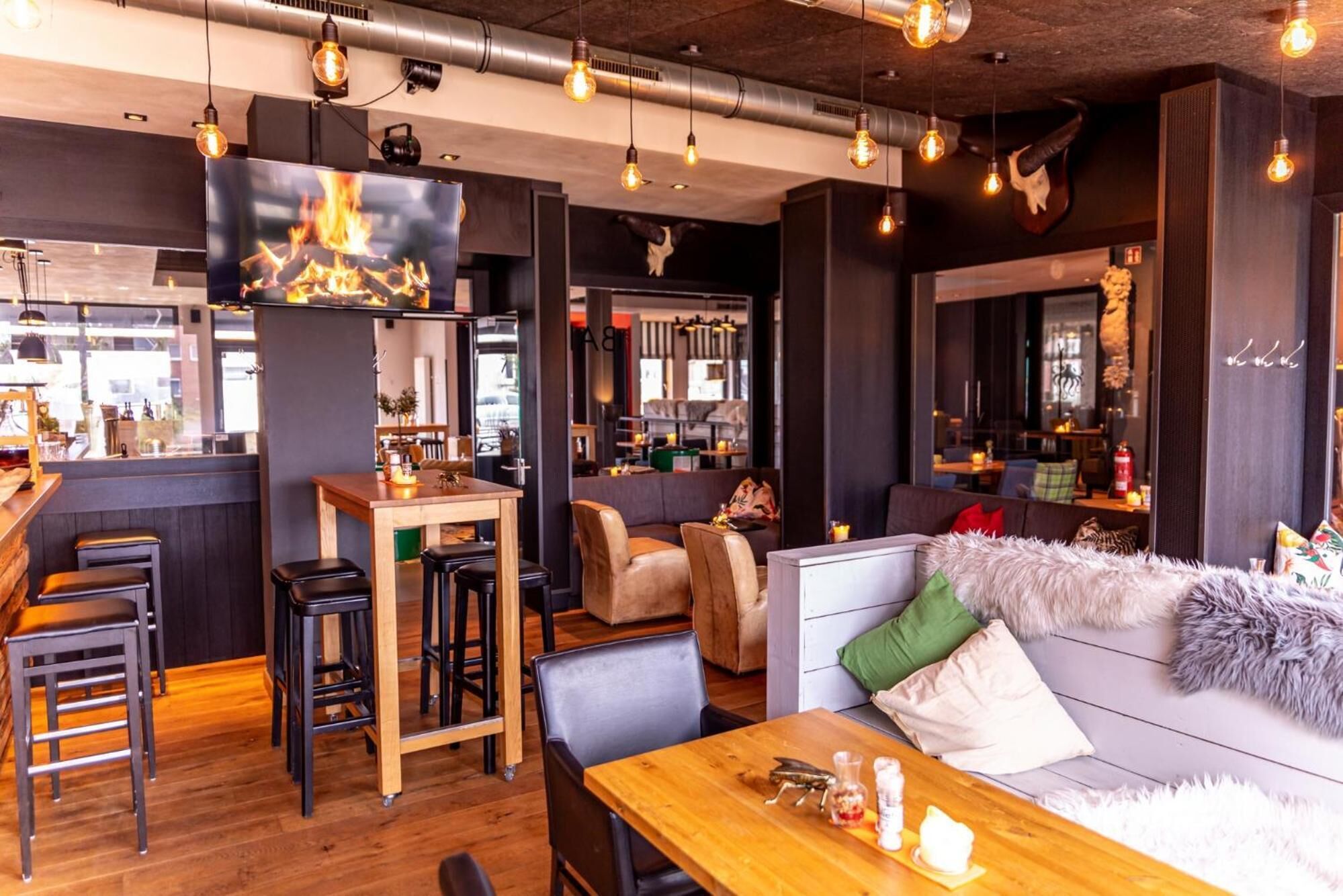 lunch and dinner served, regional cuisine