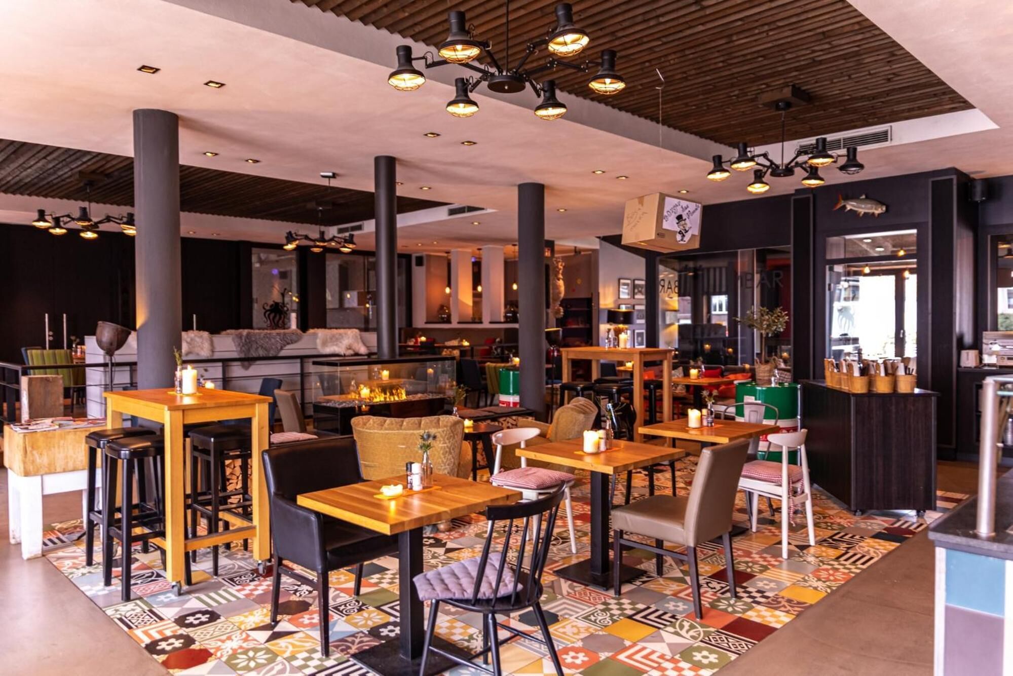 lunch and dinner served, regional cuisine