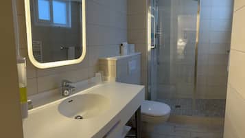 Superior Family Room for 4 persons | Bathroom