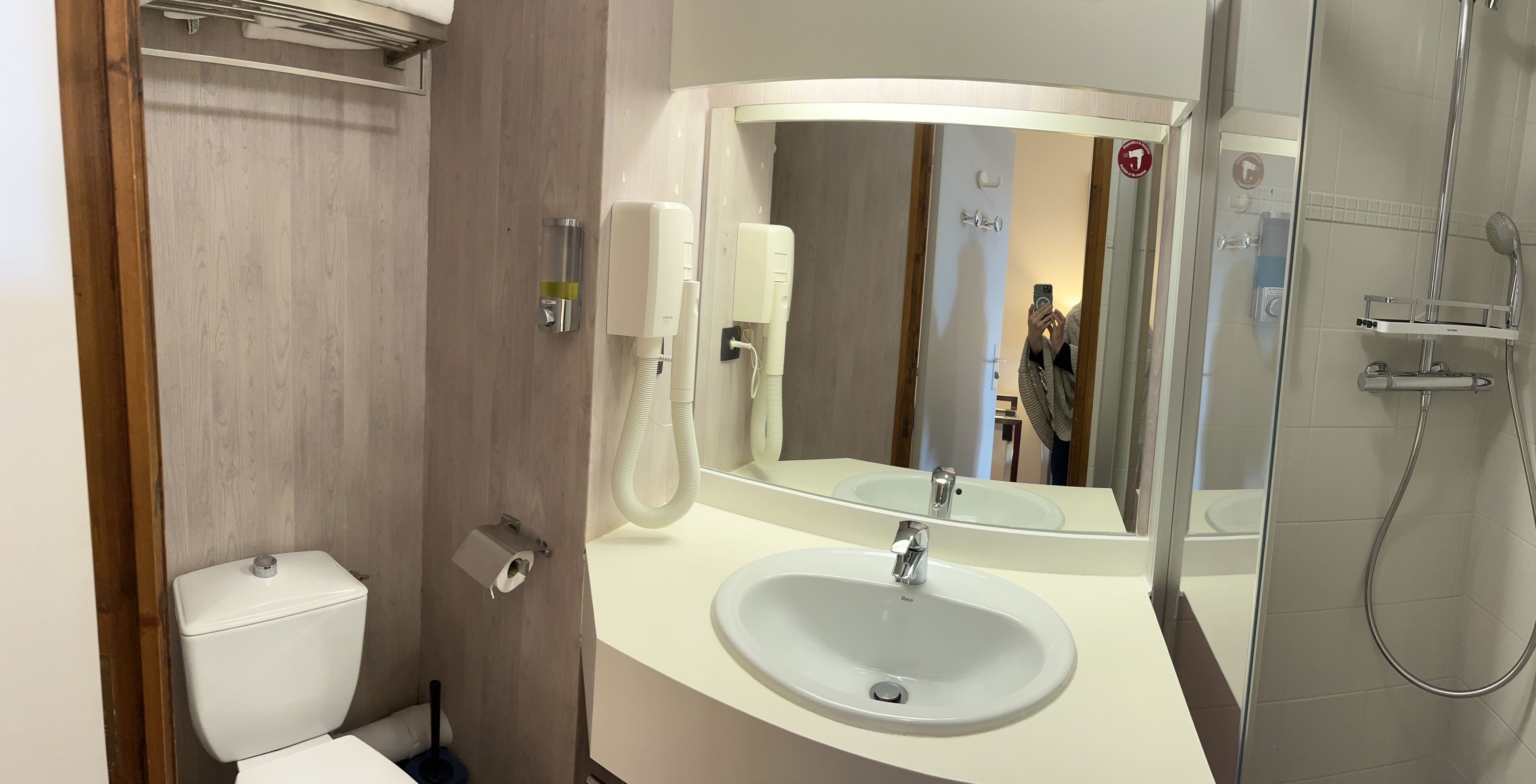 double room | bathroom | shower, free toiletries, hair dryer, towels