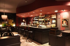 Bar (on property) - Hotel des Messageries (Arbois)
