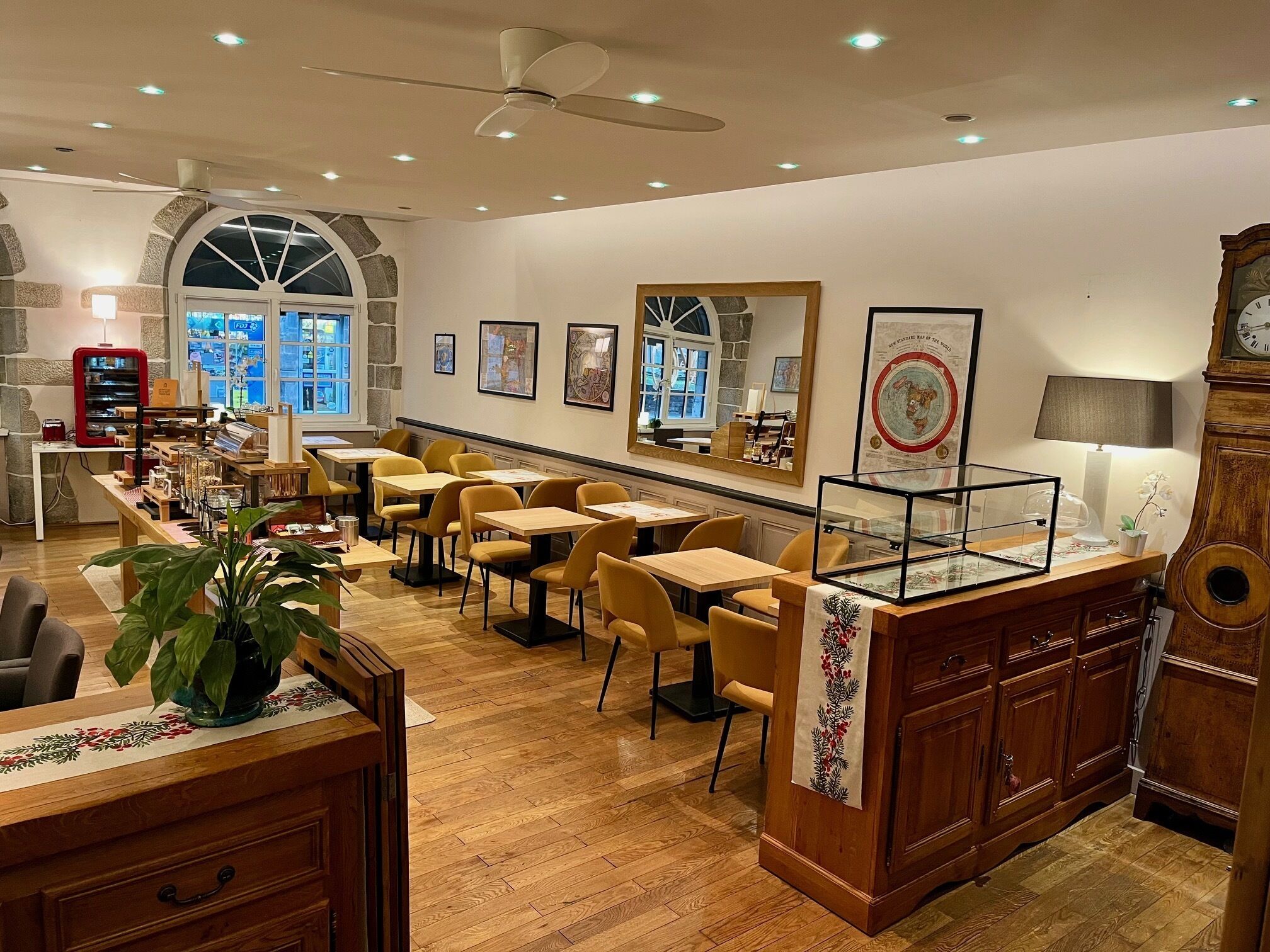 daily buffet breakfast for a fee