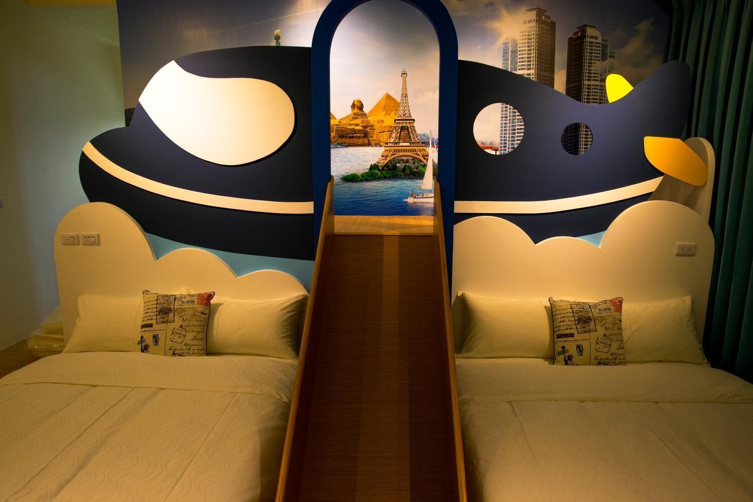 Premium bedding, desk, rollaway beds, free WiFi