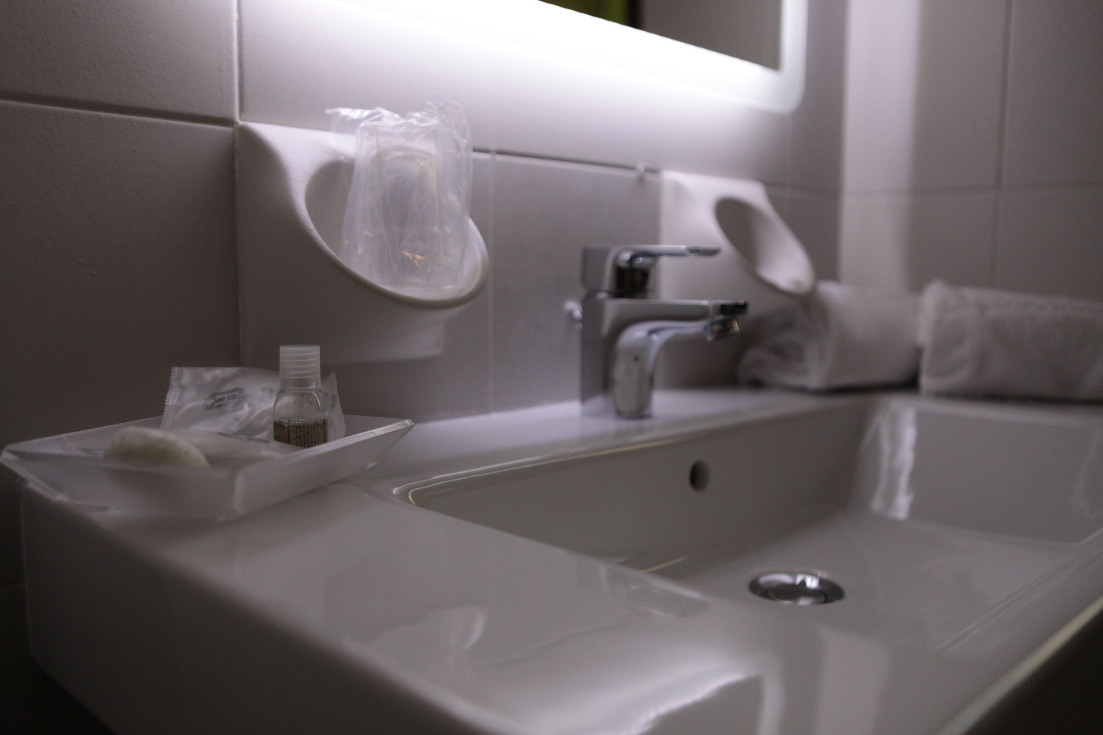 standard room, 1 king bed | bathroom | shower, free toiletries, hair dryer, bidet