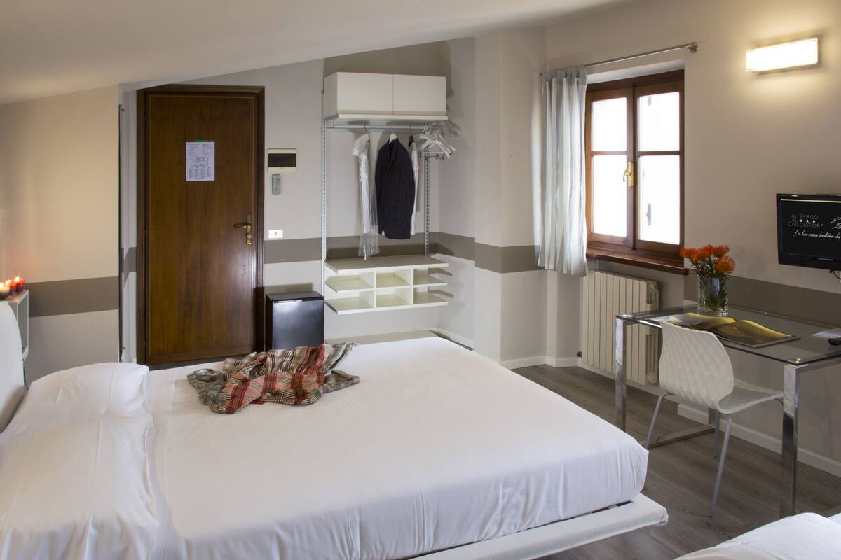 triple room | minibar, desk, cots/infant beds, free wifi