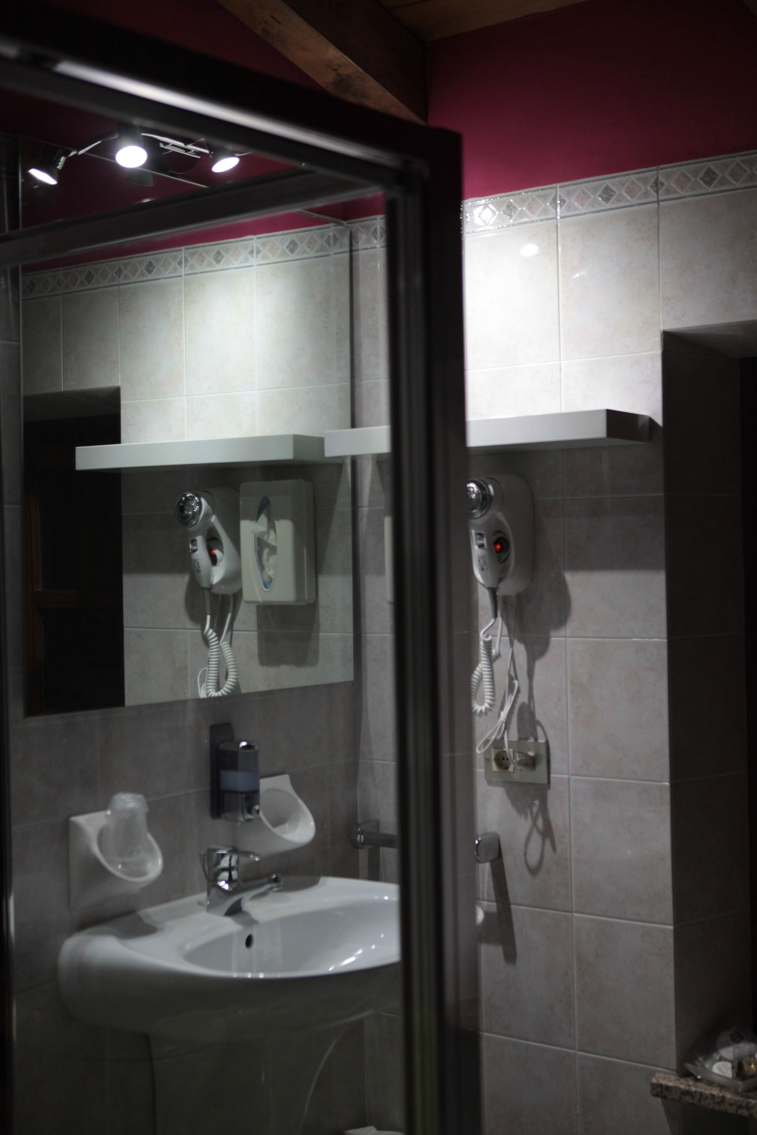 junior suite, garden view | bathroom | shower, free toiletries, hair dryer, bidet