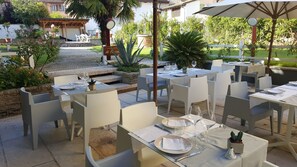 Lunch and dinner served, Italian cuisine - Albergo Al Cacciatore Tortellinando (Valeggio sul Mincio)