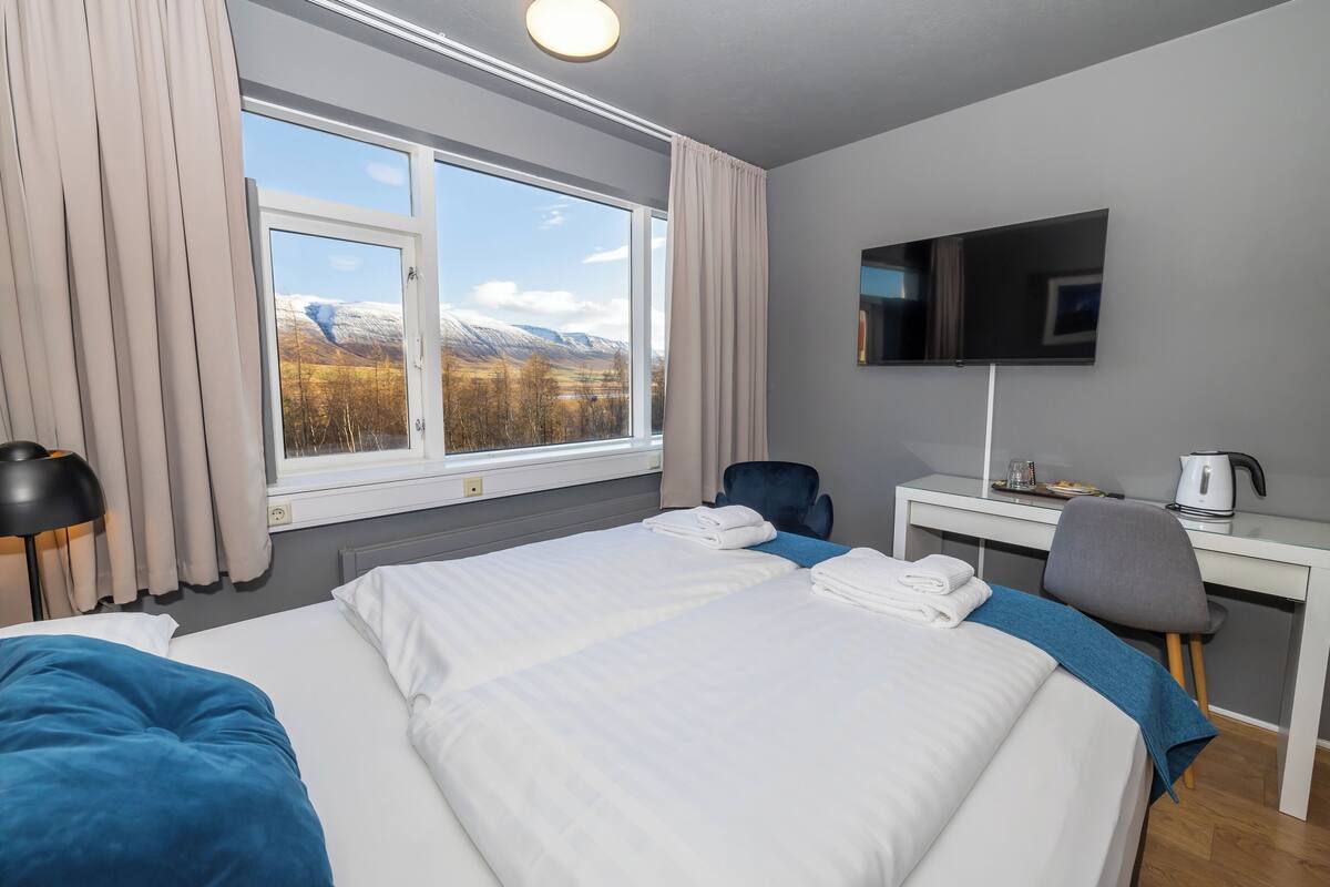 standard double or twin room | desk, blackout curtains, soundproofing, iron/ironing board