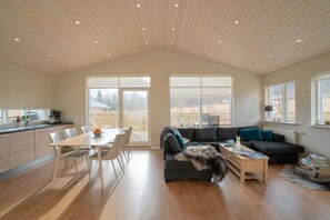 Panoramic-Ferienhaus, 3 Schlafzimmer, Bergblick | Wohnzimmer