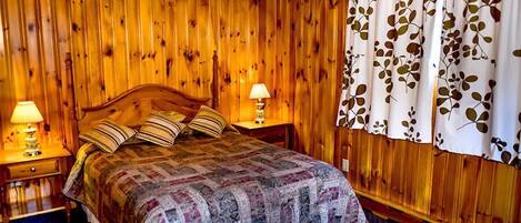 Quarto lua de mel, 1 cama Queen, banheira de imersão, vista para a praia | Berços grátis, roupa de cama