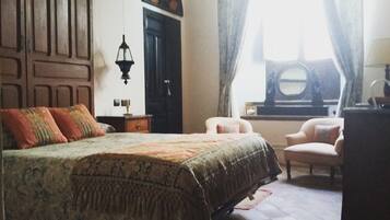 Tweepersoonskamer | Een gratis minibar, een kluis op de kamer, een bureau