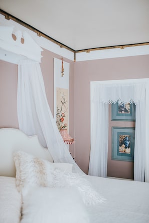 Suíte premier, 1 cama King, vista para o jardim | Roupas de cama premium, frigobar, individualmente decorados
