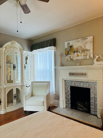 Suite estándar, 1 cama de matrimonio, chimenea | Ropa de cama de alta calidad, minibar, decoración individual. Greenock Manor