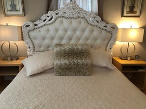 Ropa de cama de alta calidad, minibar y decoración personalizada 