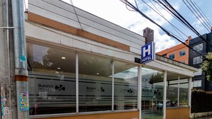 A hotel with large windows, a visible sign indicating it is a hotel, and a brick facade. - Hotel Burana (Bogotá)