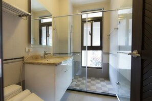 Quarto casal | Escrivaninha, cortinas blackout, Wi-Fi de cortesia