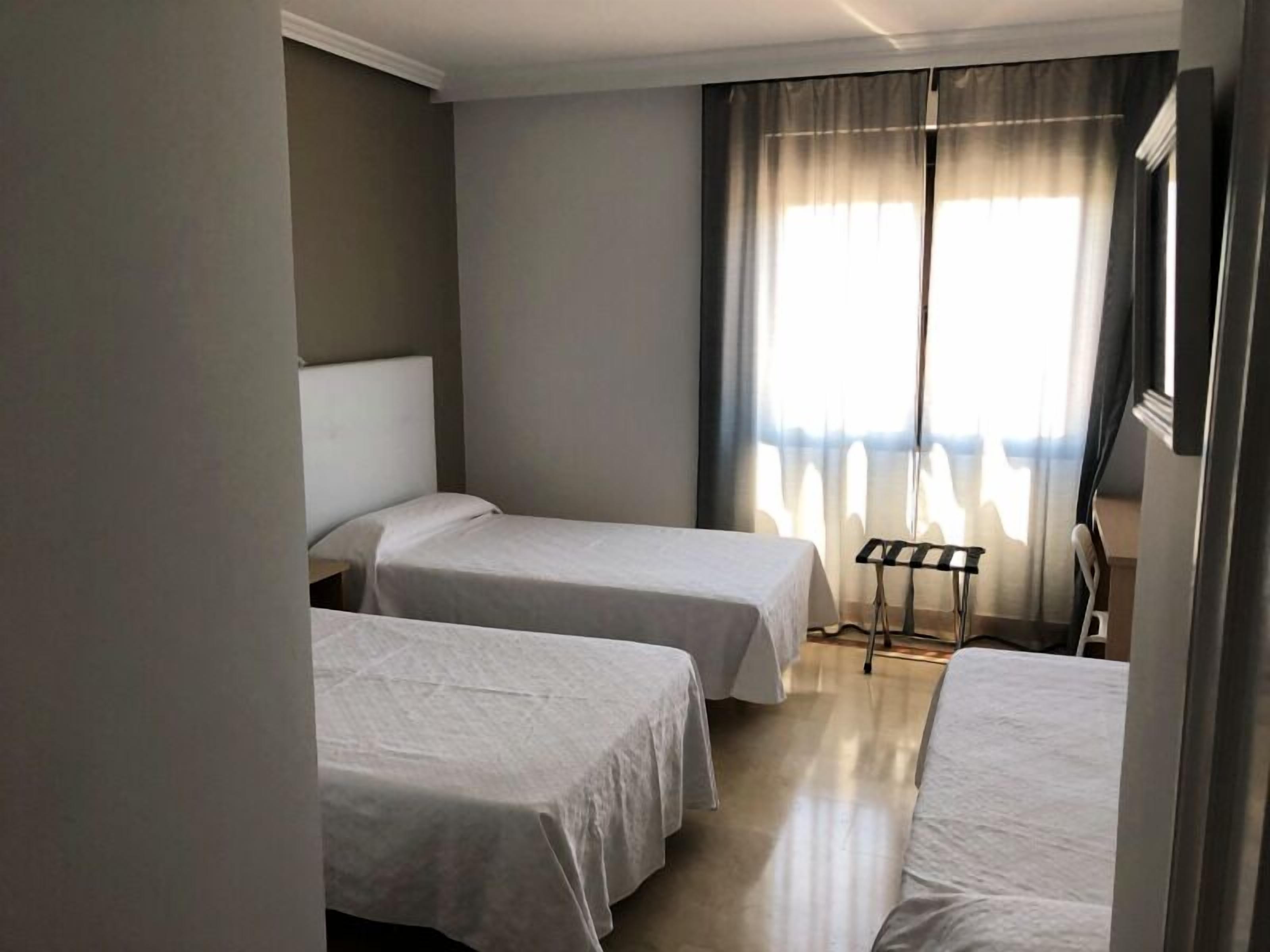 triple room | 1 bedroom, premium bedding, desk, blackout curtains