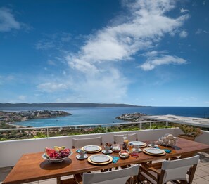 Full breakfast on weekends (EUR 10 per person) - Sounio Villa (Lavreotiki)