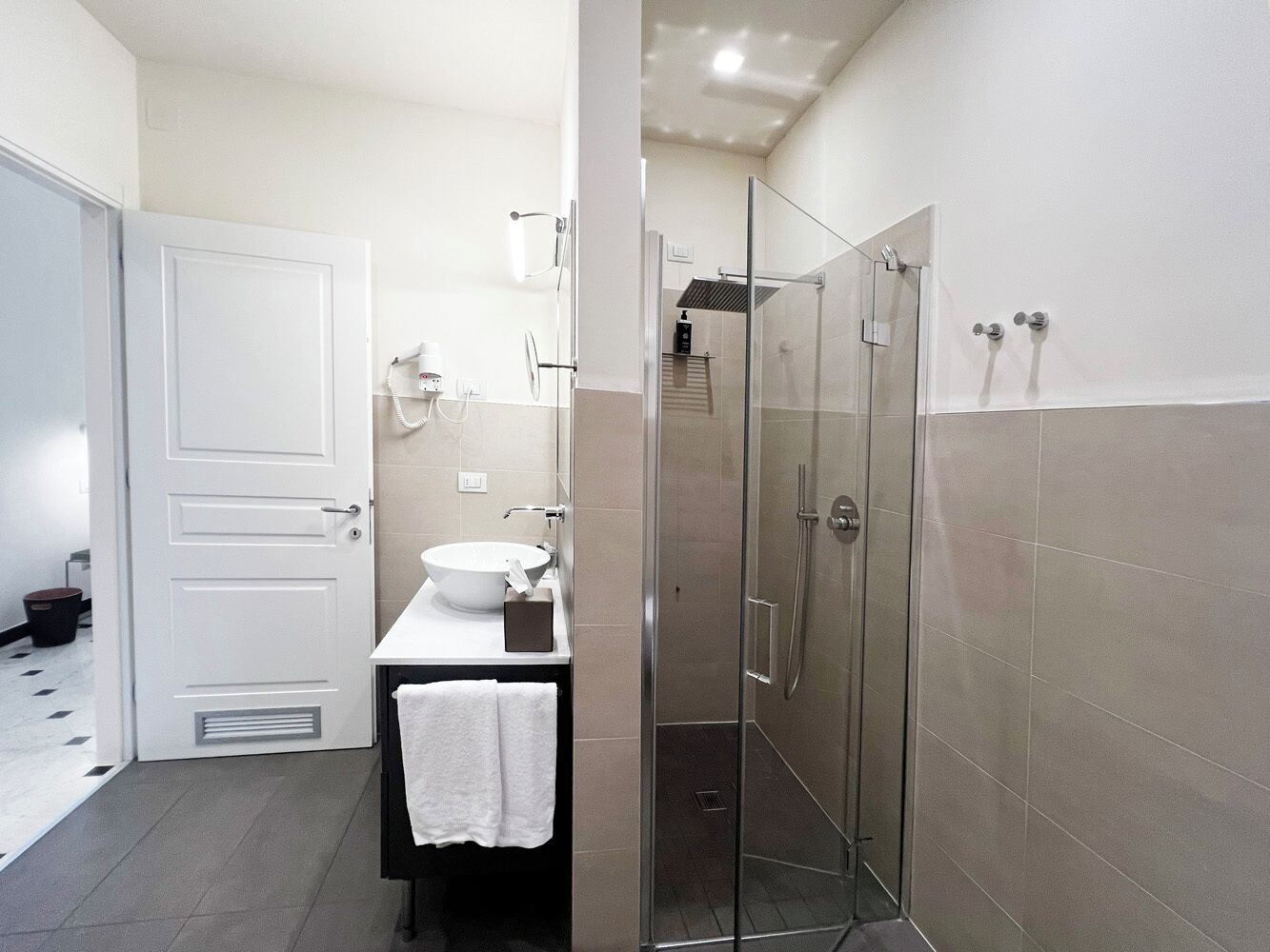 junior suite (2 adults) | bathroom | free toiletries, hair dryer, bidet, towels