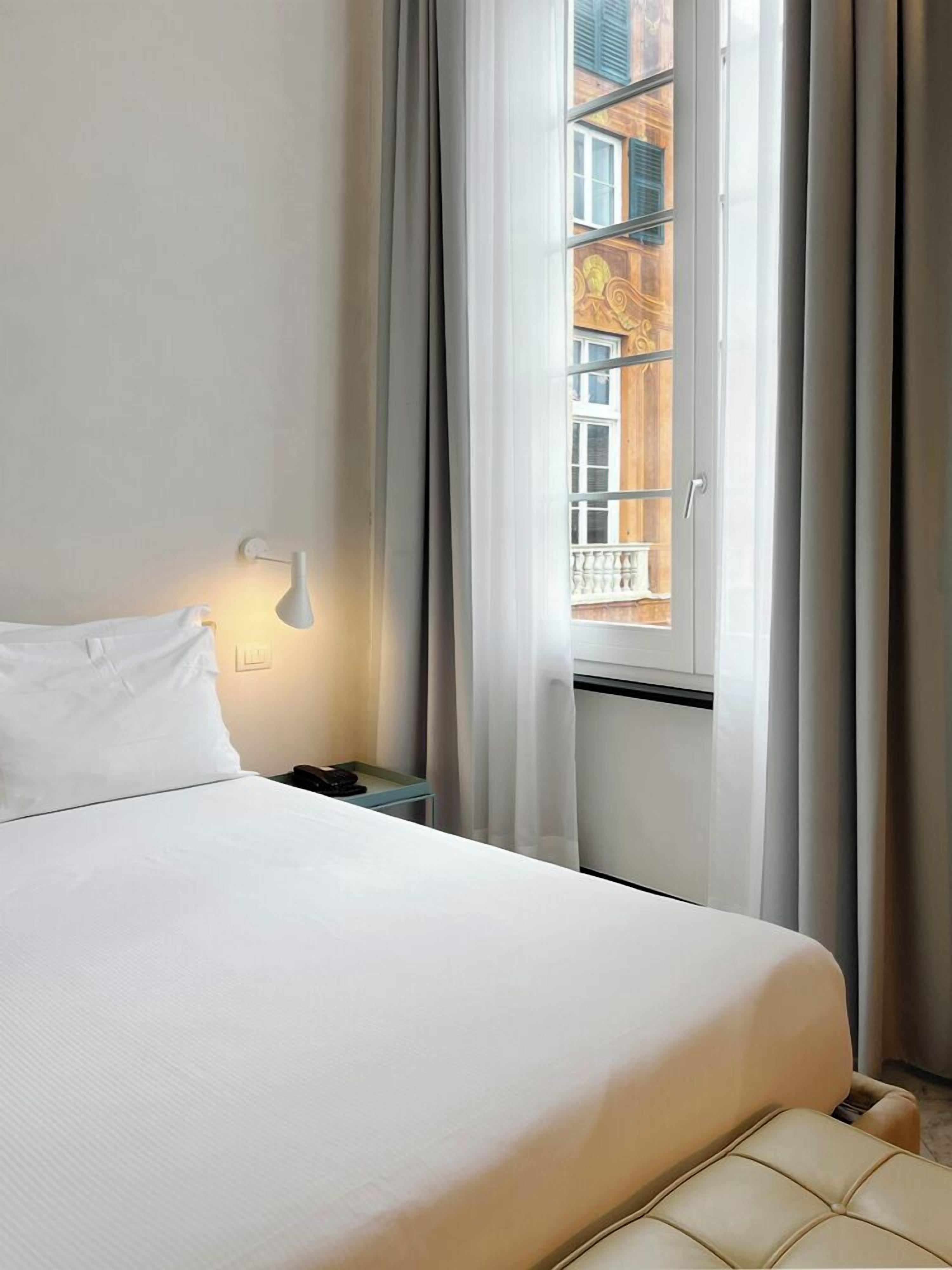 Suite – junior (2 Adults) | Sengetøy av topp kvalitet, safe på rommet og blendingsgardiner