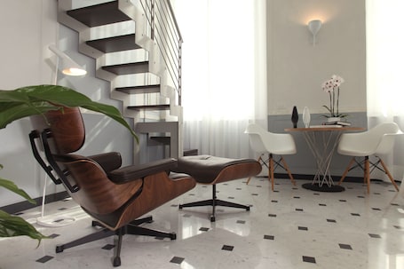 Ropa de cama de alta calidad y caja de seguridad en la habitación . Le Nuvole Residenza d'epoca