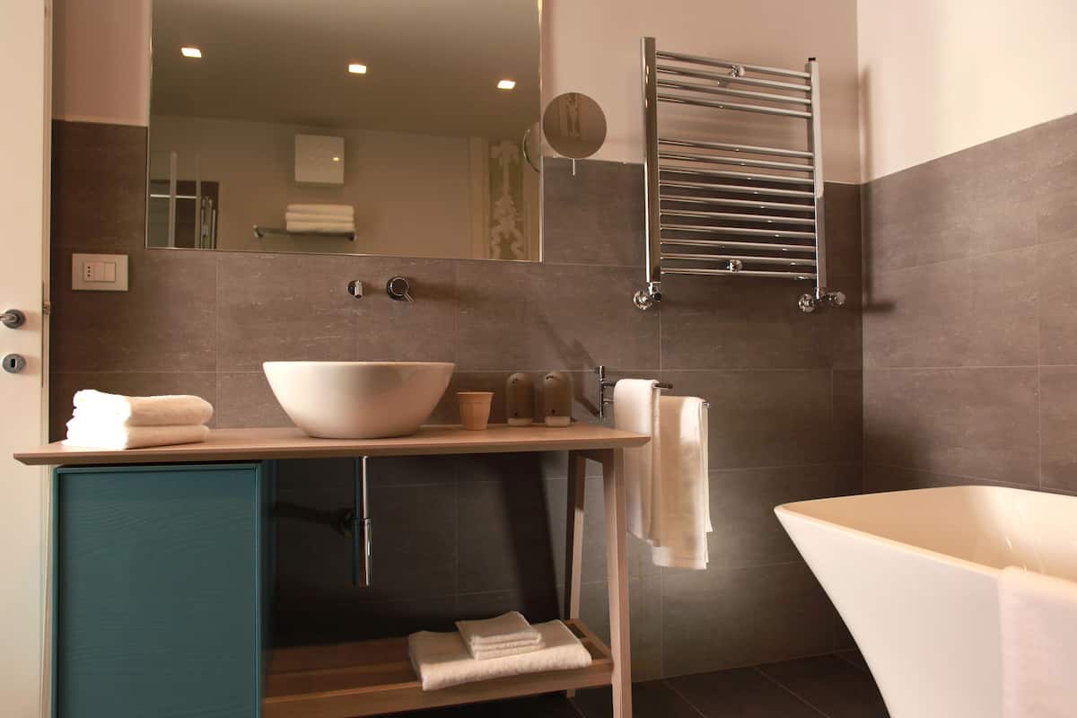 junior suite (4 adults) | bathroom | free toiletries, hair dryer, bidet, towels