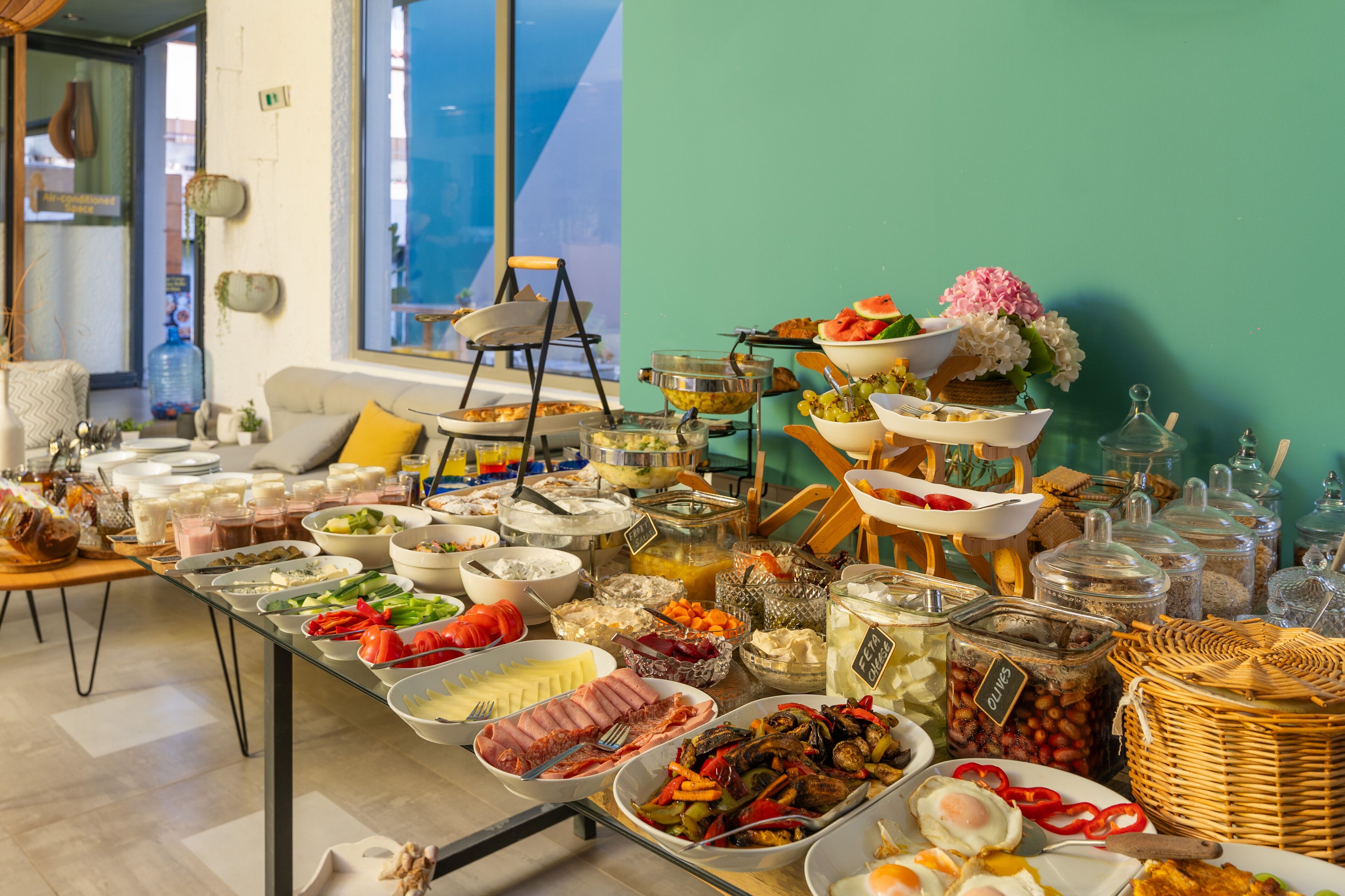 Colazione a buffet a pagamento, servita tutte le mattine 