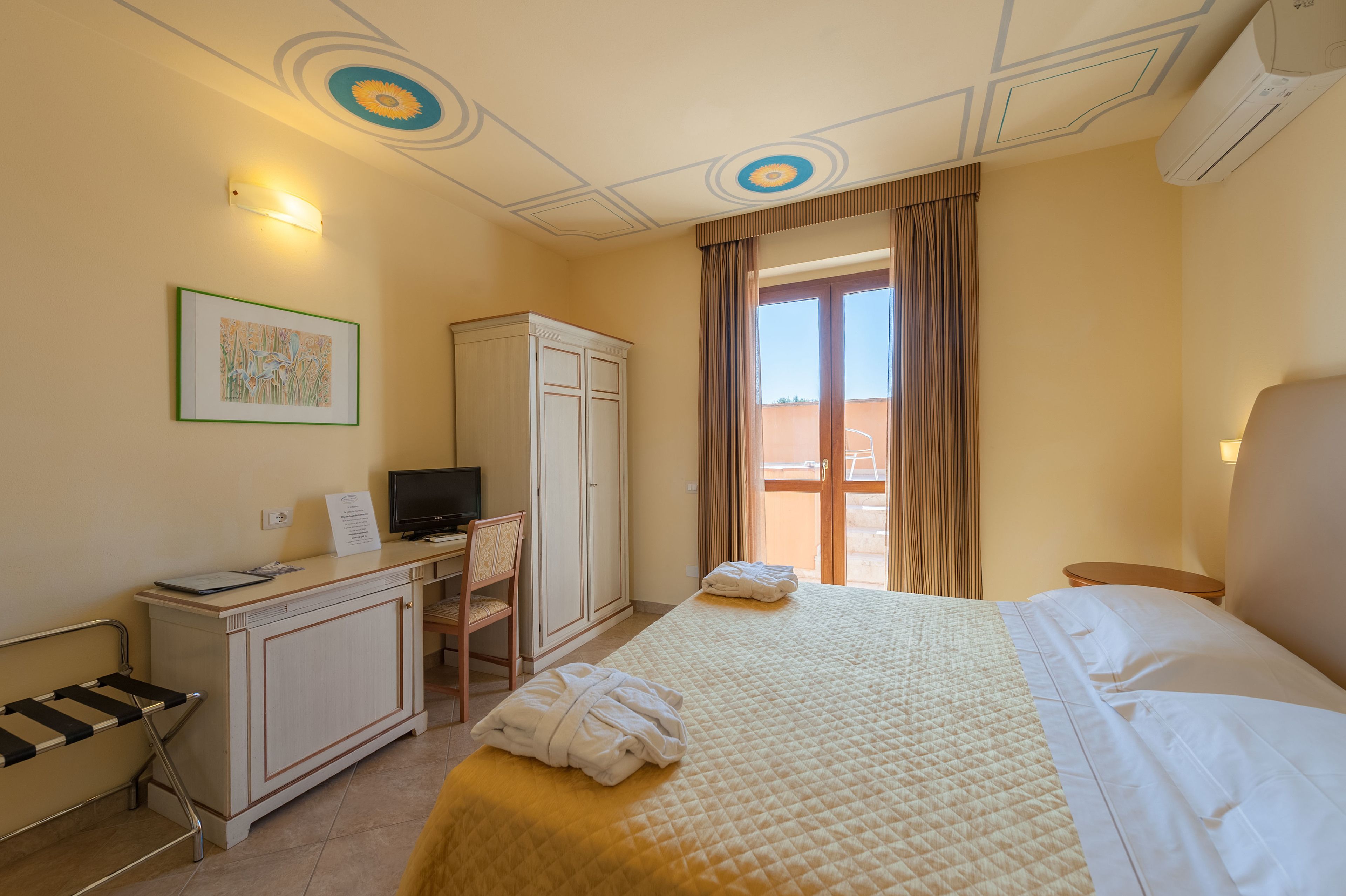 classic double or twin room | minibar, in-room safe, desk, soundproofing