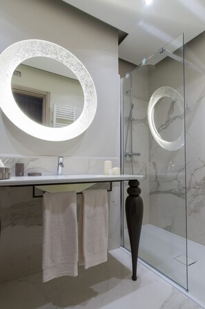 Junior Suite | Bathroom