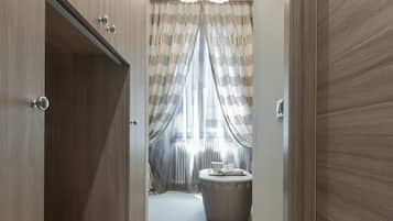Junior Suite | Living area | 42-inch flat-screen TV with satellite channels, TV