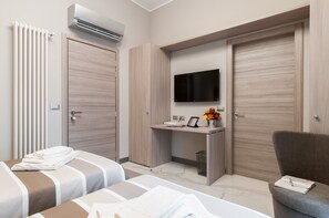 Deluxe Twin Room, 2 Twin Beds | Select Comfort beds, minibar, in-room safe, desk - Brera Prestige B&B (Milan)