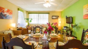 Apartment, 3 Bedrooms | In-room dining