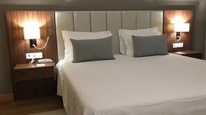 Premium-Doppelzimmer | Zimmersafe, Schreibtisch, schallisolierte Zimmer, kostenloses WLAN