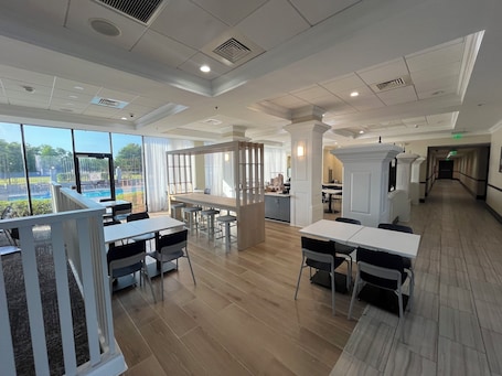 Restaurant. City Express by Marriott New Orleans 1-10