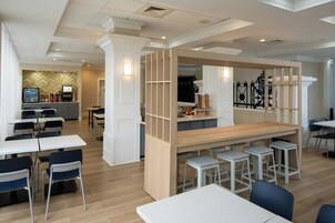 包含每日自助早餐